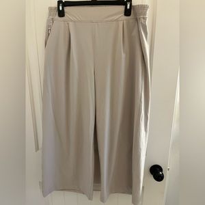 Athleta Brooklyn Wide Leg Crop pant. Size 12